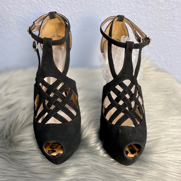 Qupid Black Heels - Picture 2 of 8